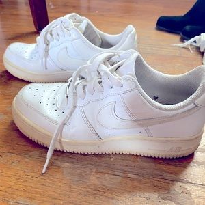 Older used size 7 women Nike Air Force one